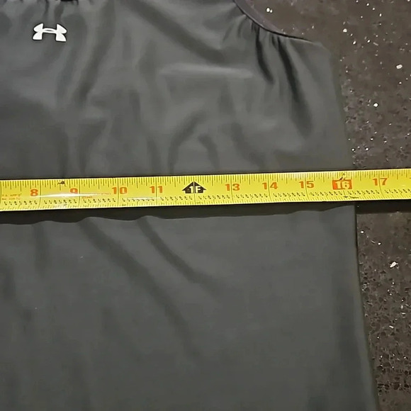 UNDER ARMOUR TOP - Picture 9 of 9
